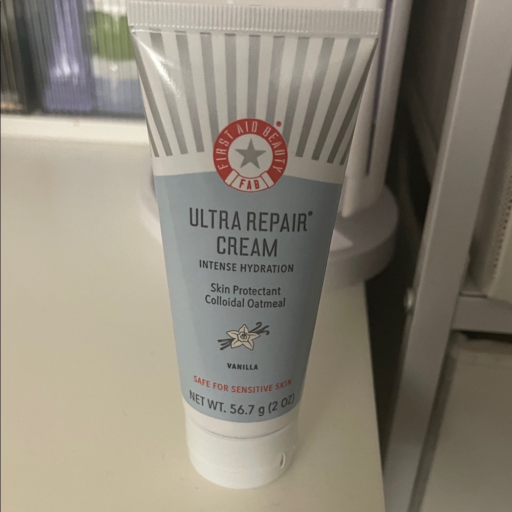 First Aid Beauty Ultra Repair Cream - Blue and White